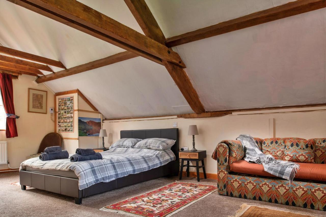 Finest Retreats - Great Cantal Granary Llandrindod Wells Extérieur photo