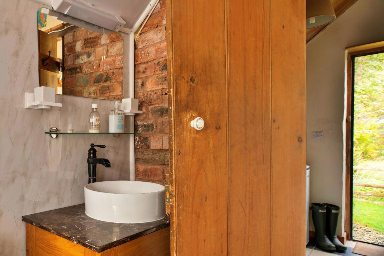 Finest Retreats - Great Cantal Granary Llandrindod Wells Extérieur photo